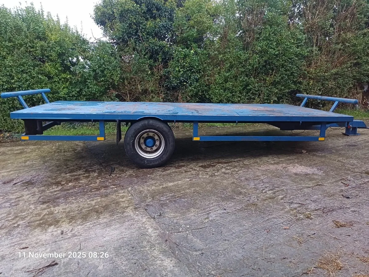 Bale trailer - Image 1