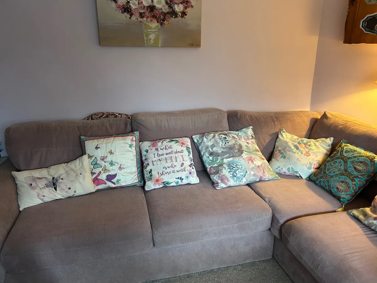 4 seater velvet right hand  corner sofa for sale - Image 3