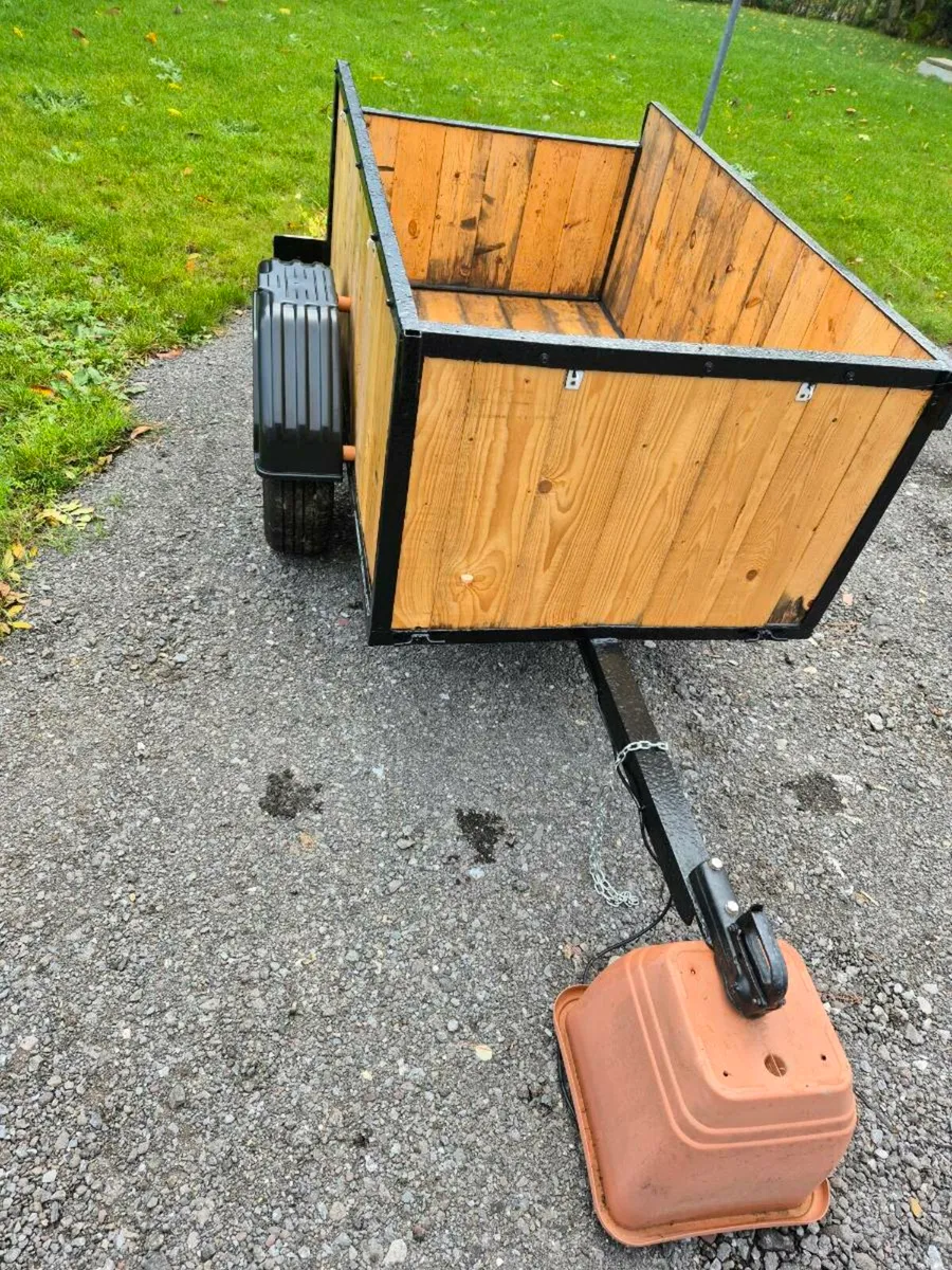 Trade in sale . Trailer - Image 2