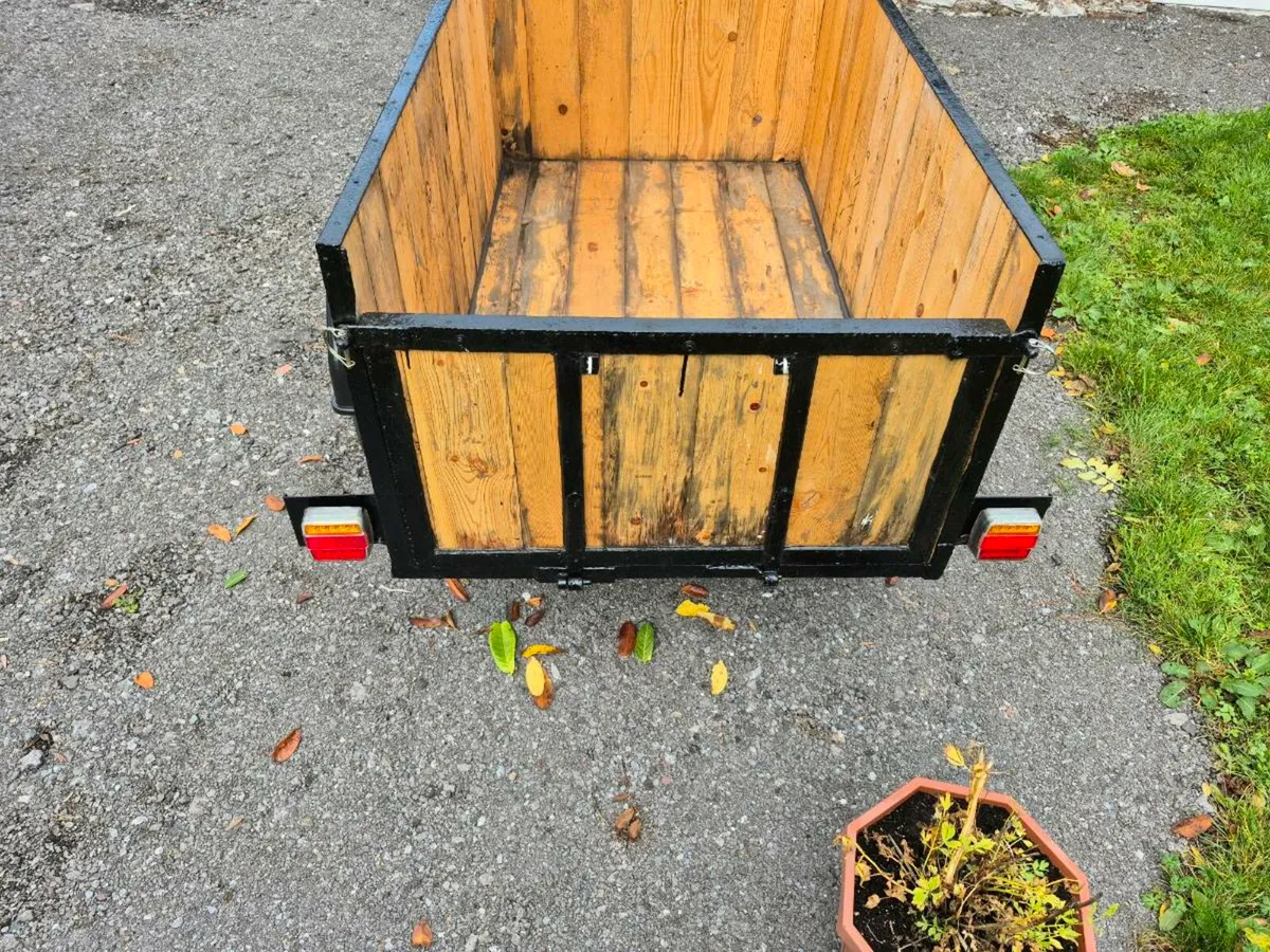 Trade in sale . Trailer - Image 3