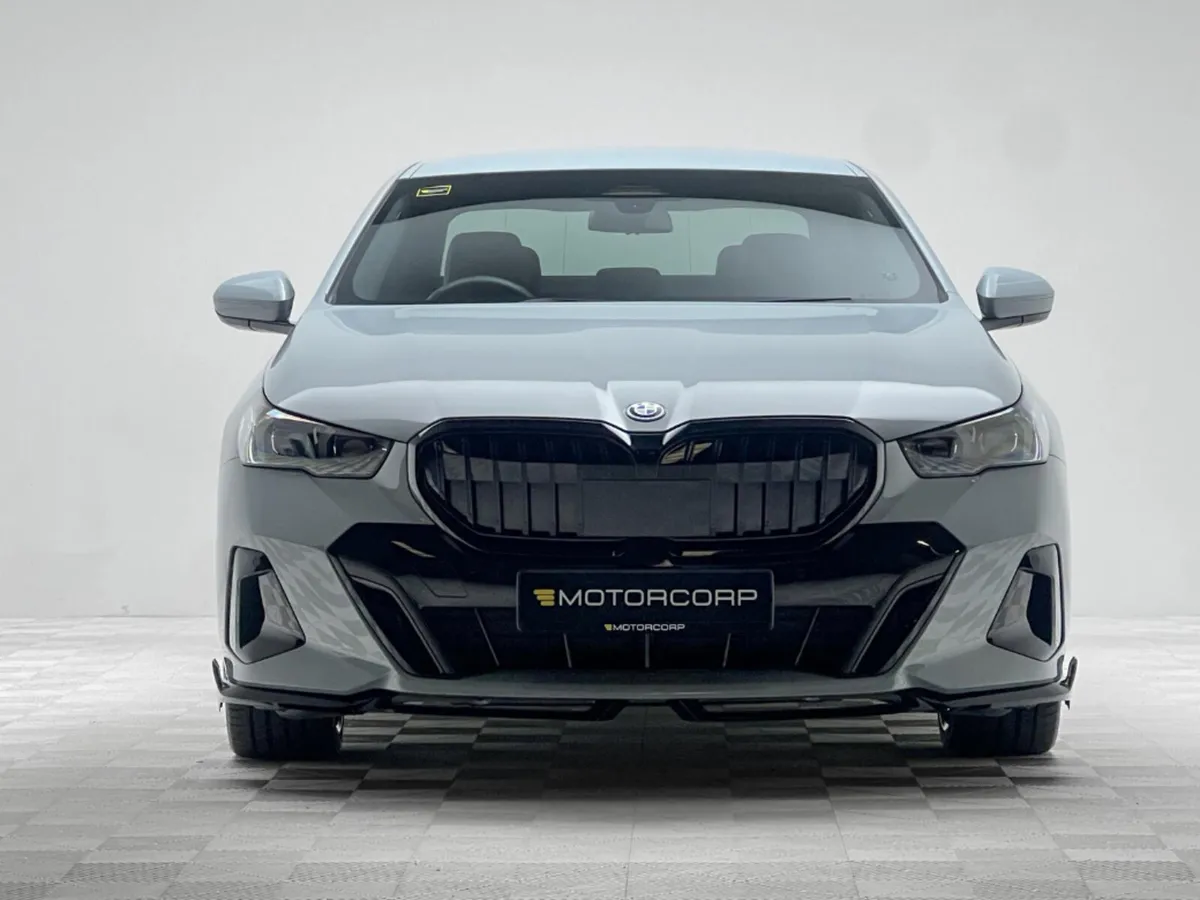 BMW 5-Series 530E M SPORT - Image 2