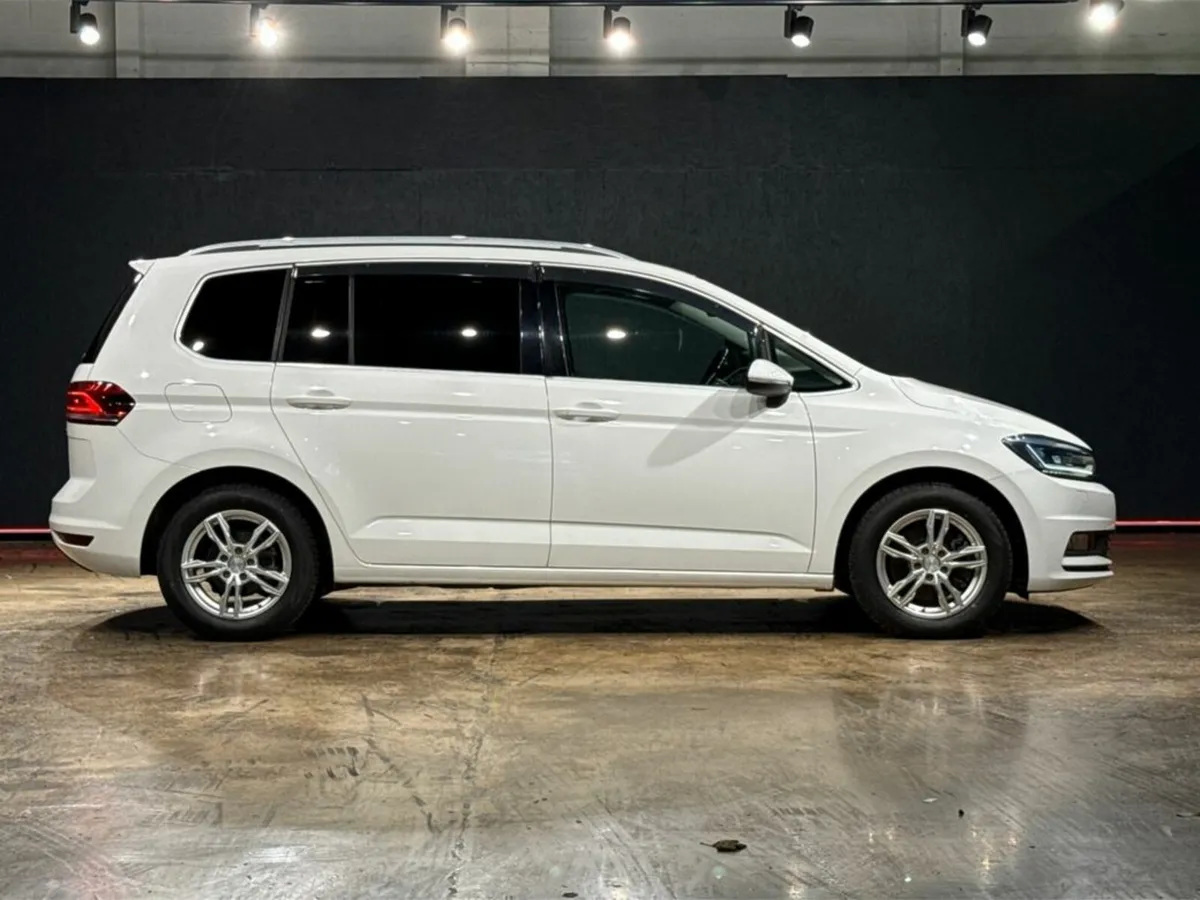 Volkswagen Touran 1.4 AUTOMATIC TSI - 7-SEATER - U - Image 3
