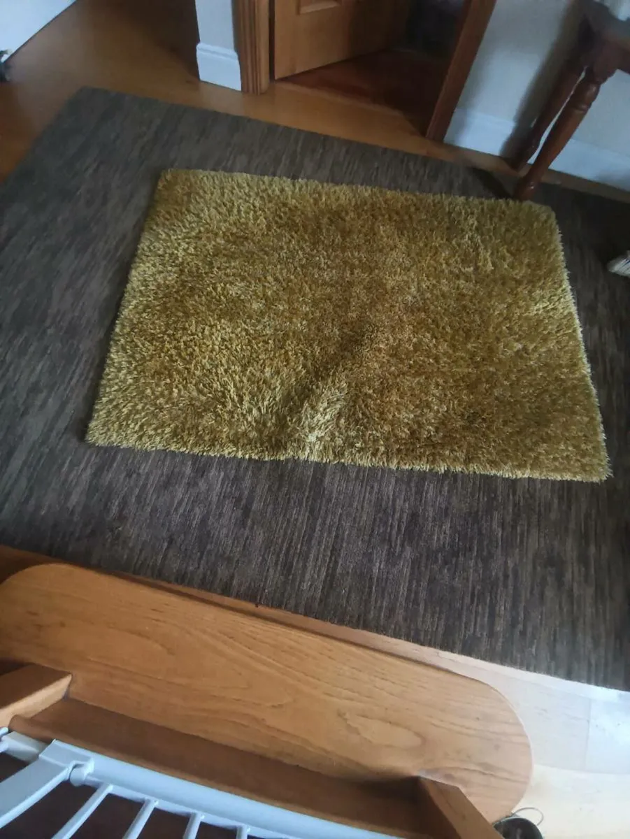 Lovely lemon shade of rug , good condition 120/170 - Image 1