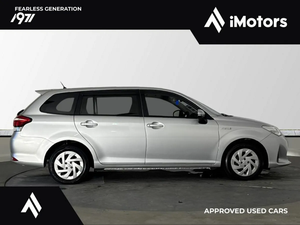 Toyota Corolla Fielder EX HYBRID AUTOMATIC - Image 2