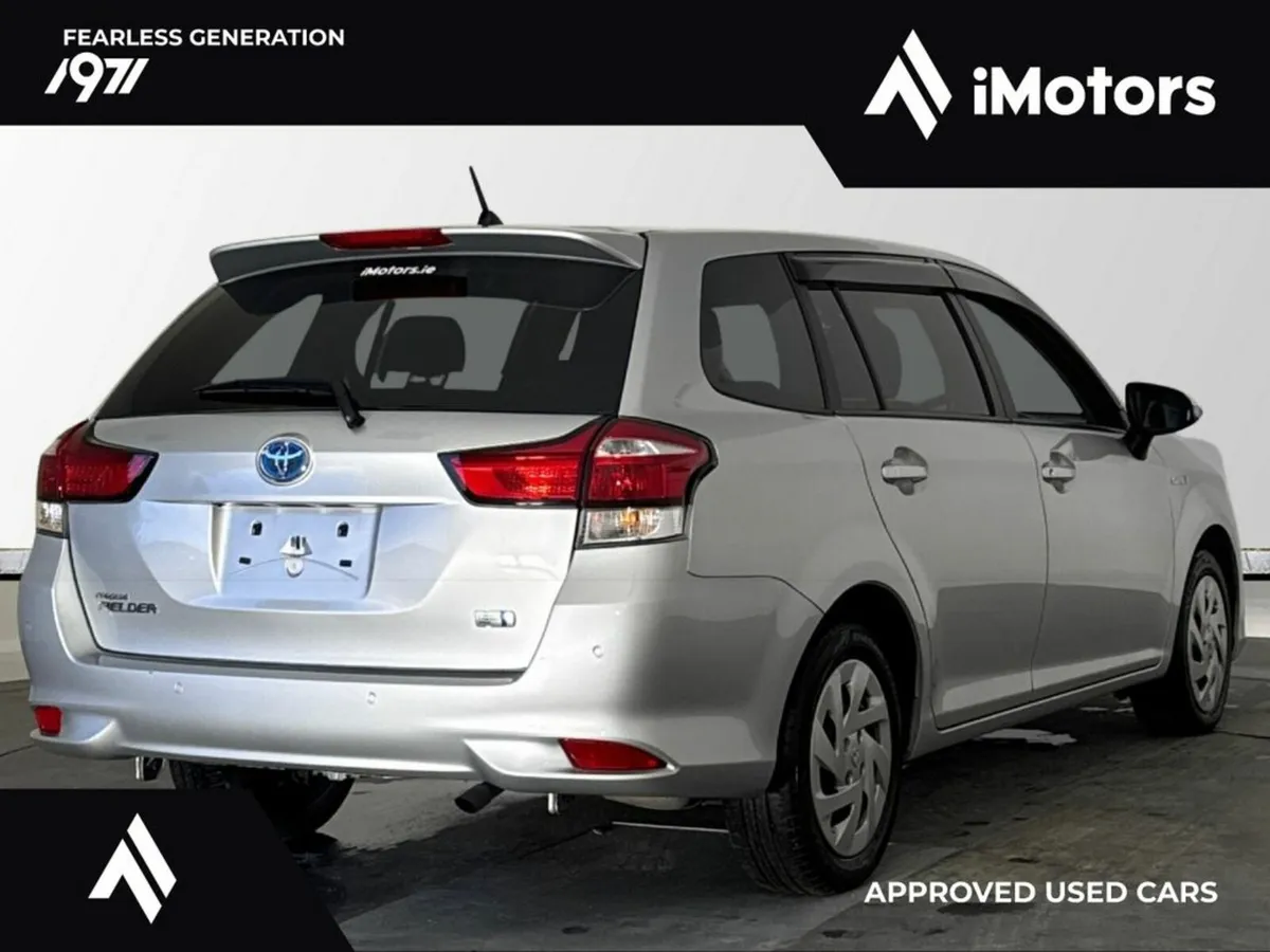 Toyota Corolla Fielder EX HYBRID AUTOMATIC - Image 3