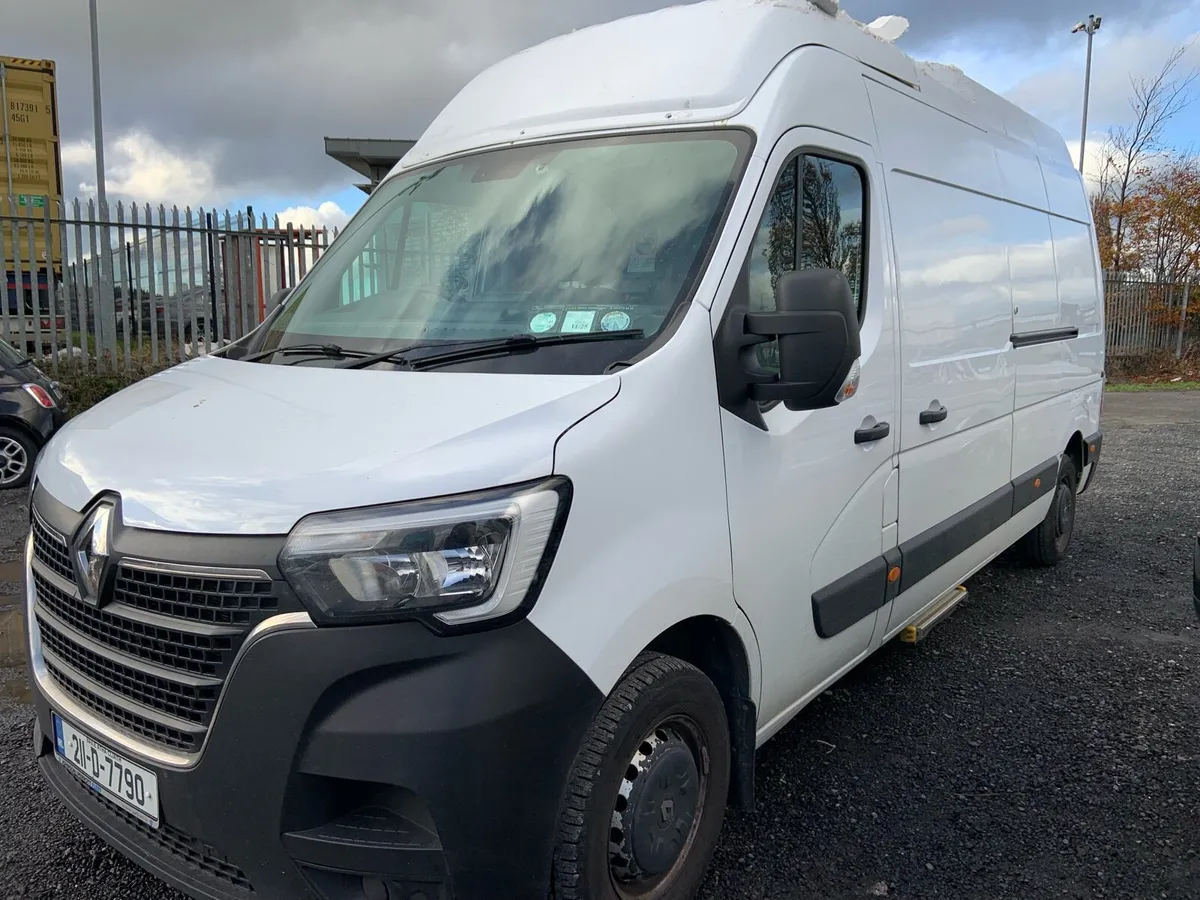 211 Renault master mwb high roof - Image 3