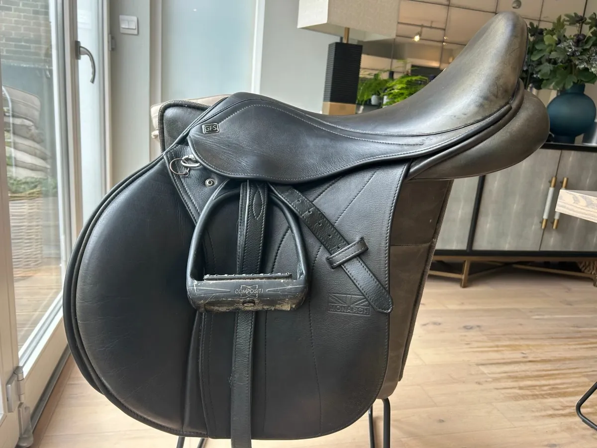 Monarch GPS Saddle - Image 1