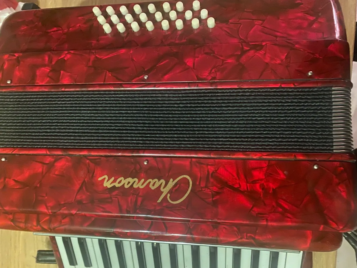 Chanson piano accordion 18 piano key and 24 Bass, - Image 4