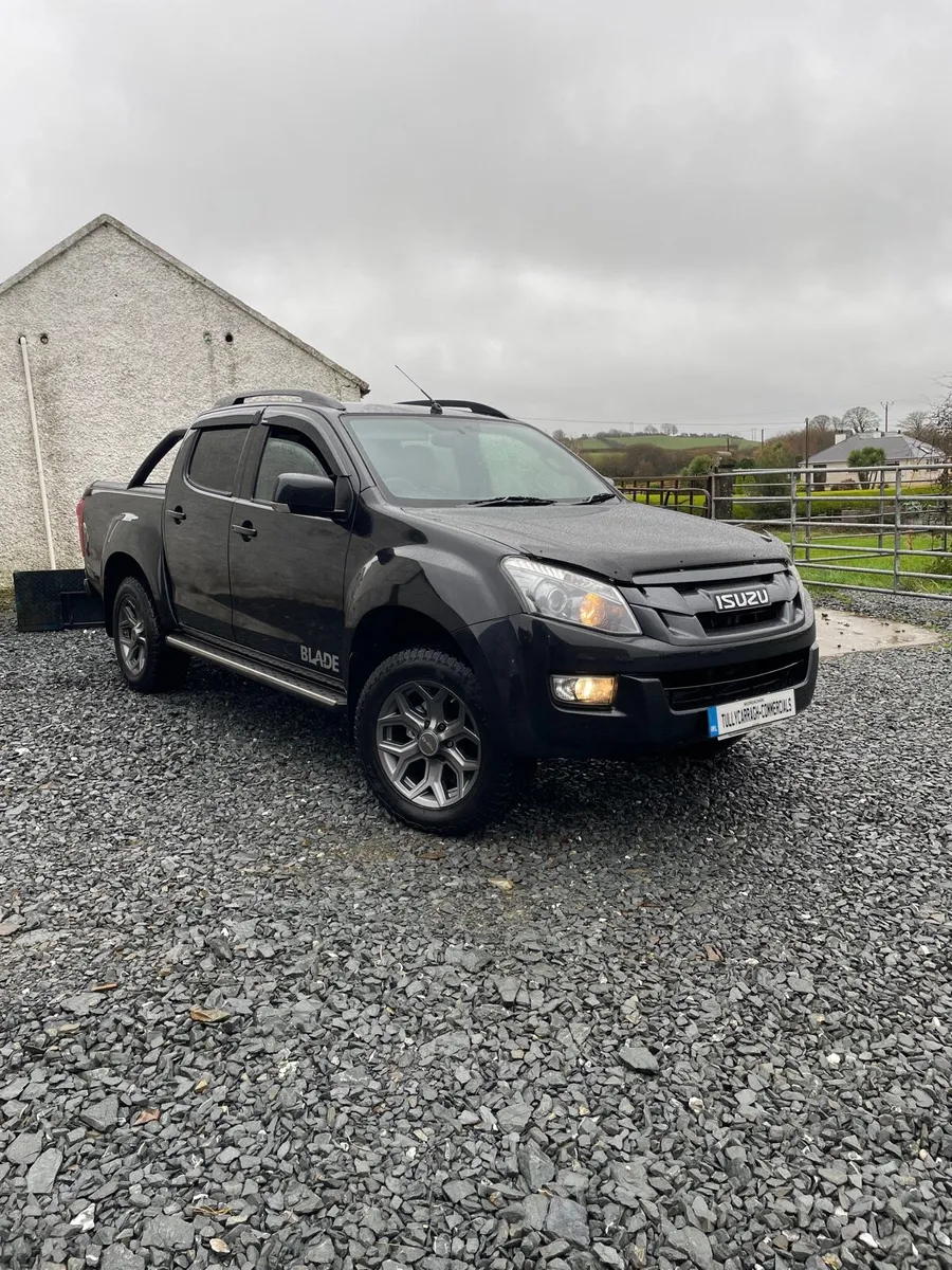 152 Isuzu D-Max Blade 2.5TD DEPOSIT TAKEN - Image 1