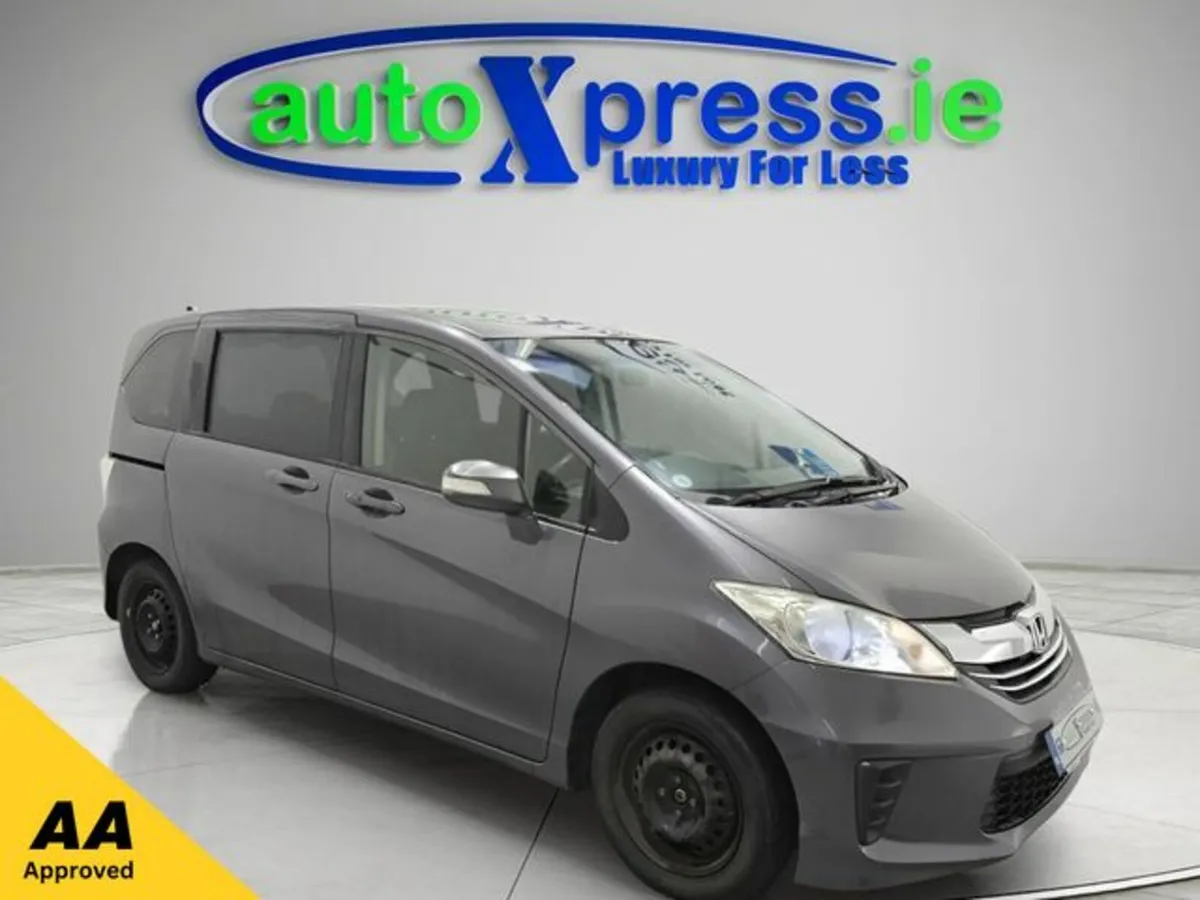 Honda Freed 7 SEATER 1.5 G Auto, Reversing camera - Image 1