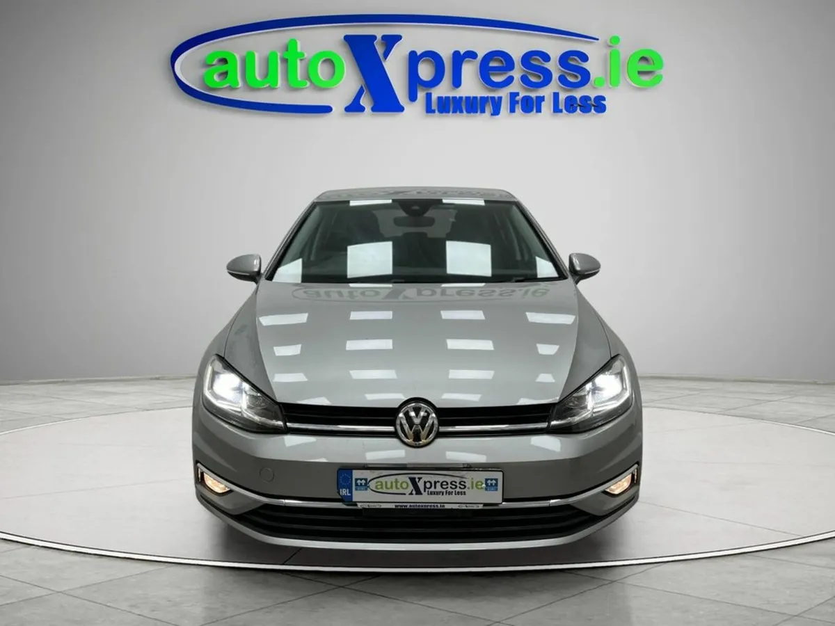 Volkswagen Golf 1.2 TSI Automatic, Reversing camer - Image 3