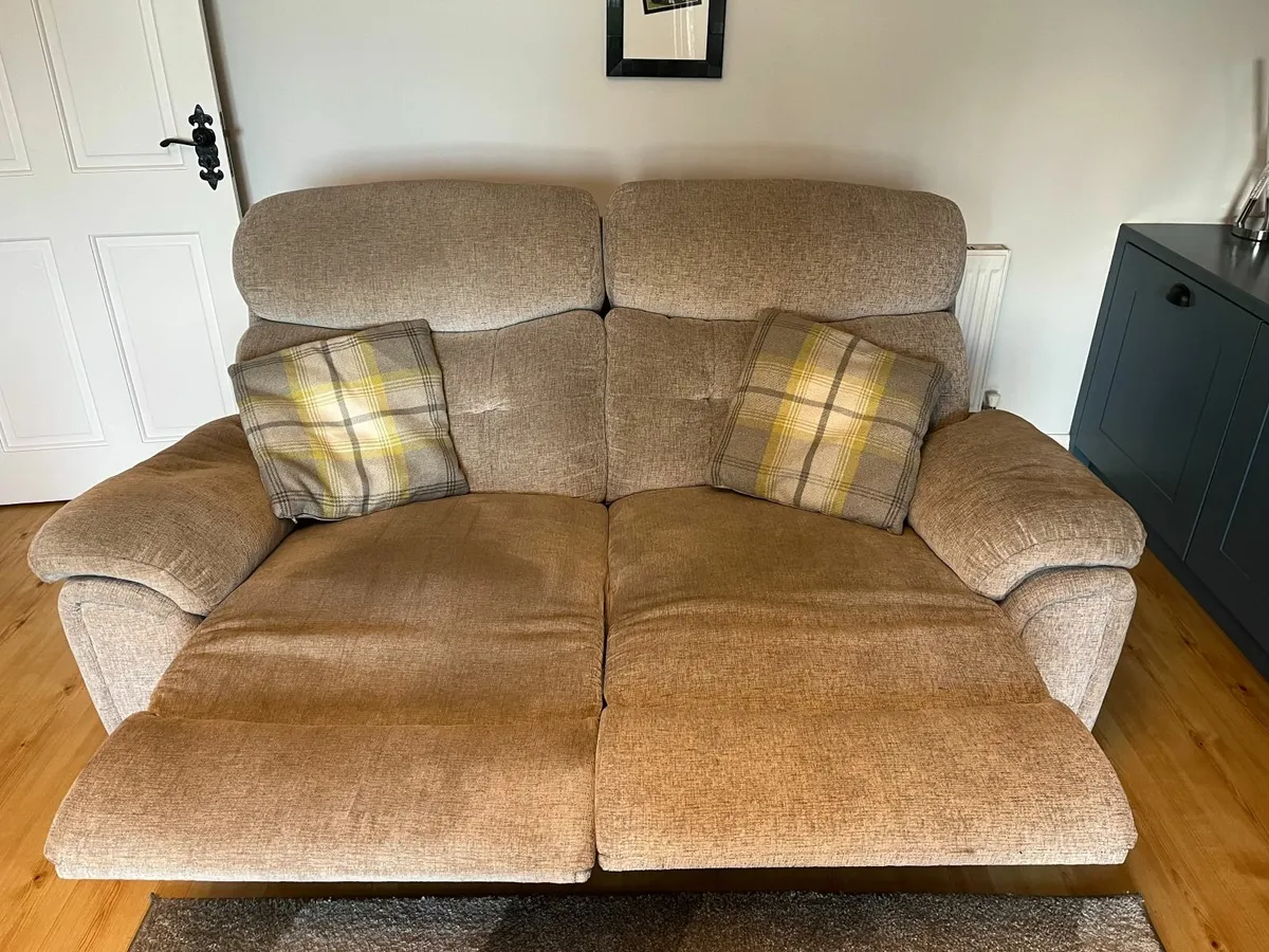 3 + 2 Recliner - Image 3
