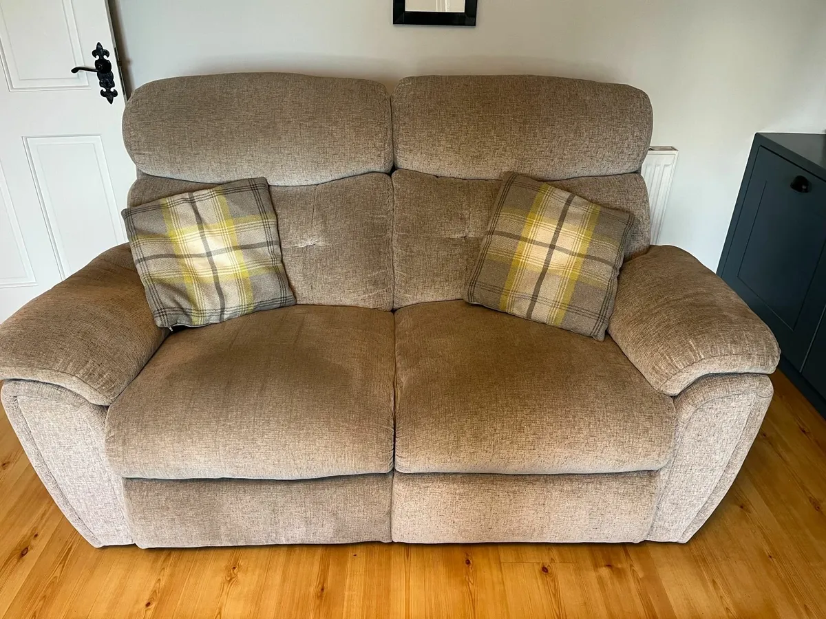 3 + 2 Recliner - Image 4