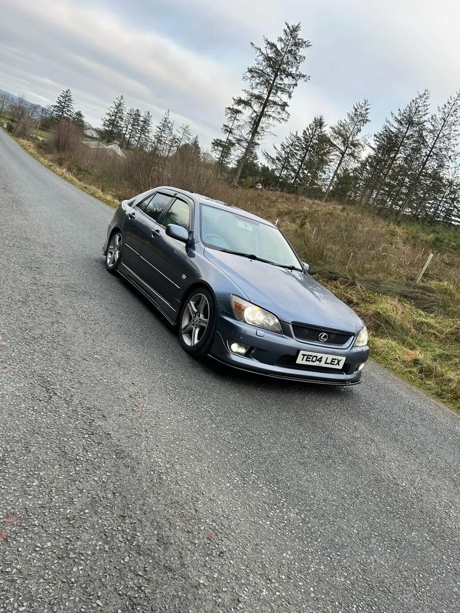 Lexus is200 - Image 1