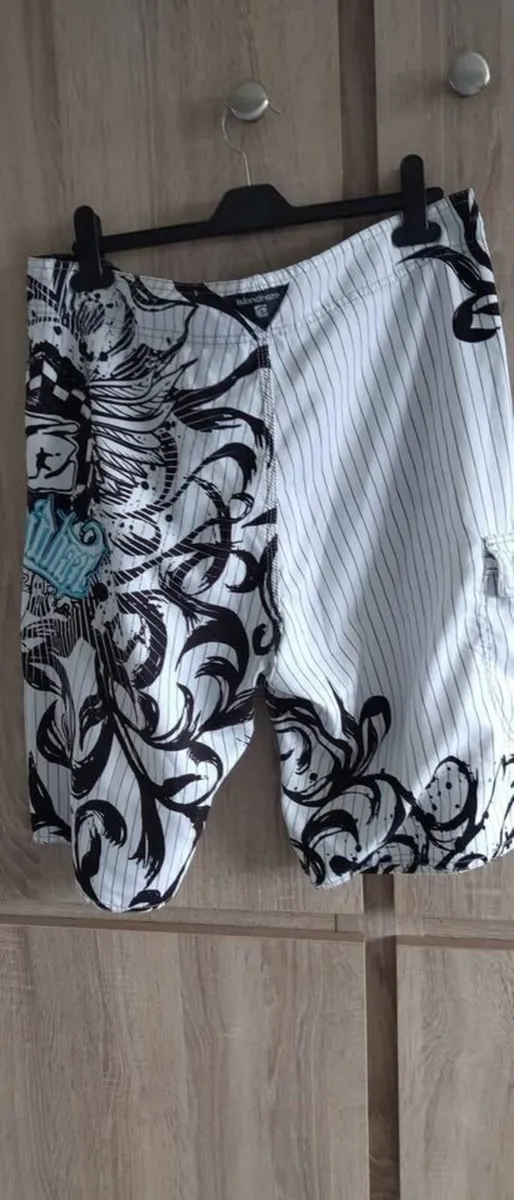 Island haze Bermuda shorts size XL 36 - Image 1