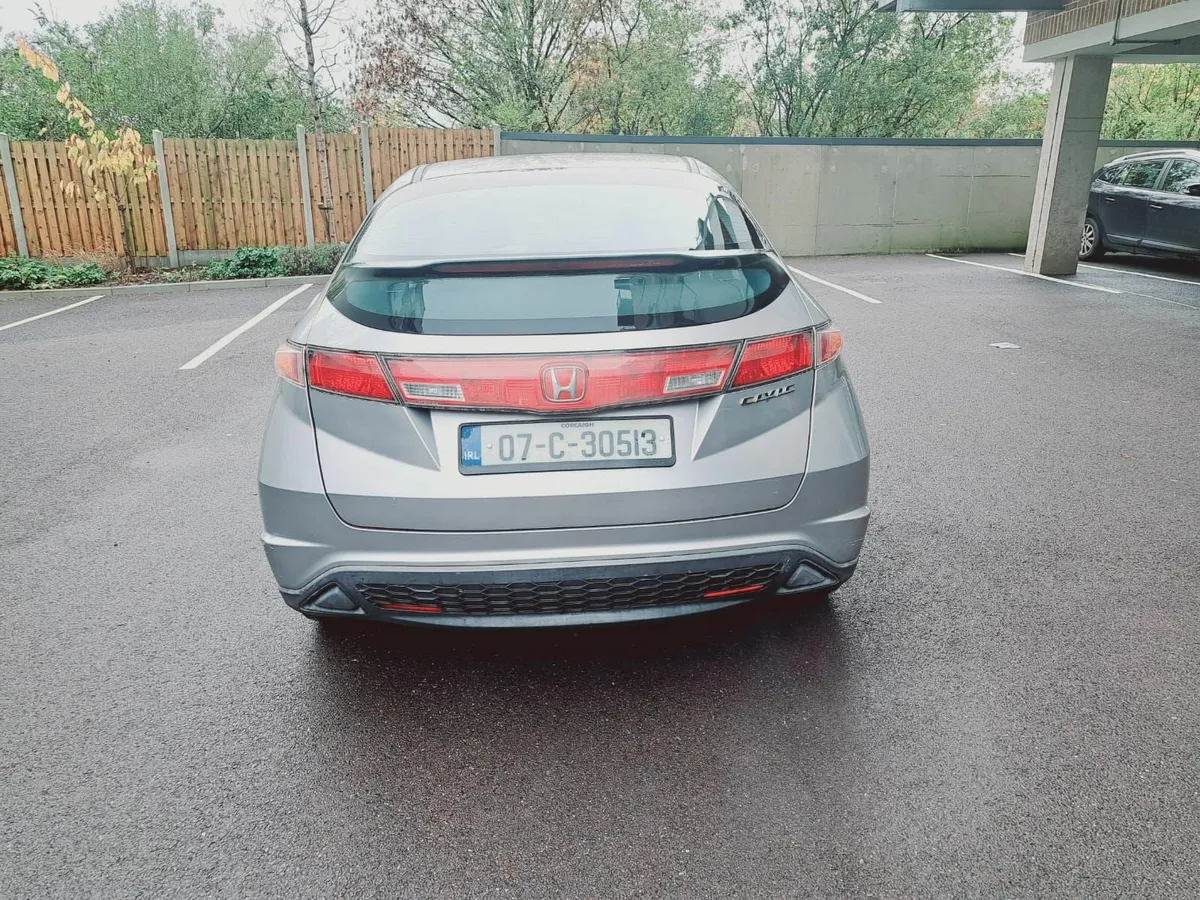 Honda Civic 2007 - Image 2