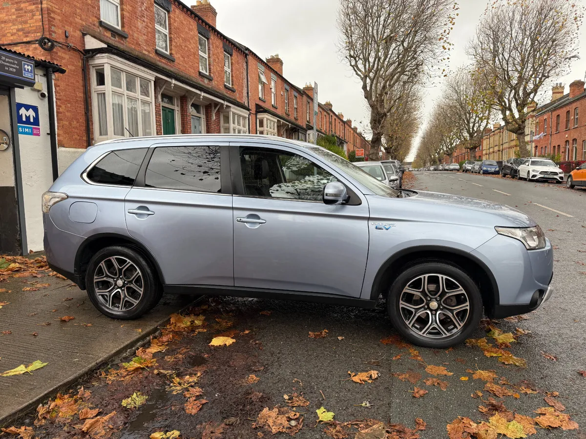 2016 Mitsubishi Outlander, 2.0 PHEV, 111km, SIMI - Image 4