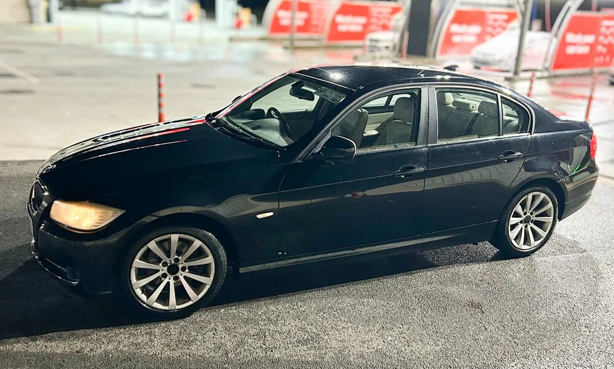 BMW 3-Series 2009 Automatic 1.8 diesel - Image 3