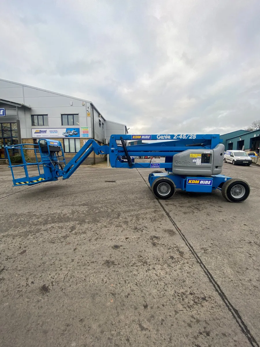 2006 GENIE Z45/25J DC ELECTRIC BOOM LIFT - Image 1