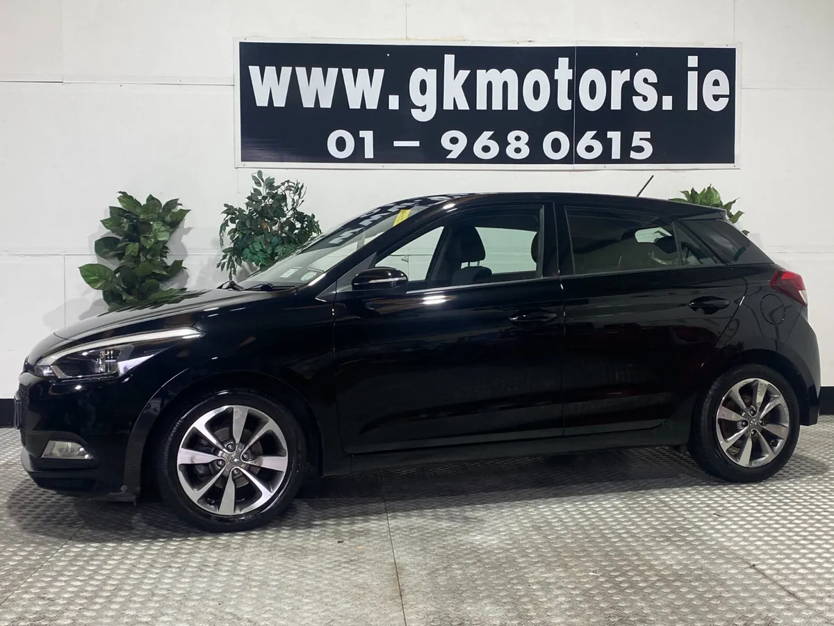 Hyundai i20 2017//DELUXE //FINANCE AVAILABLE - Image 2