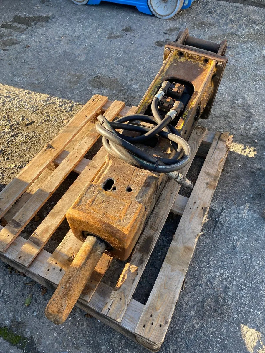 INDECO HP900 8T ROCK BREAKER - Image 4