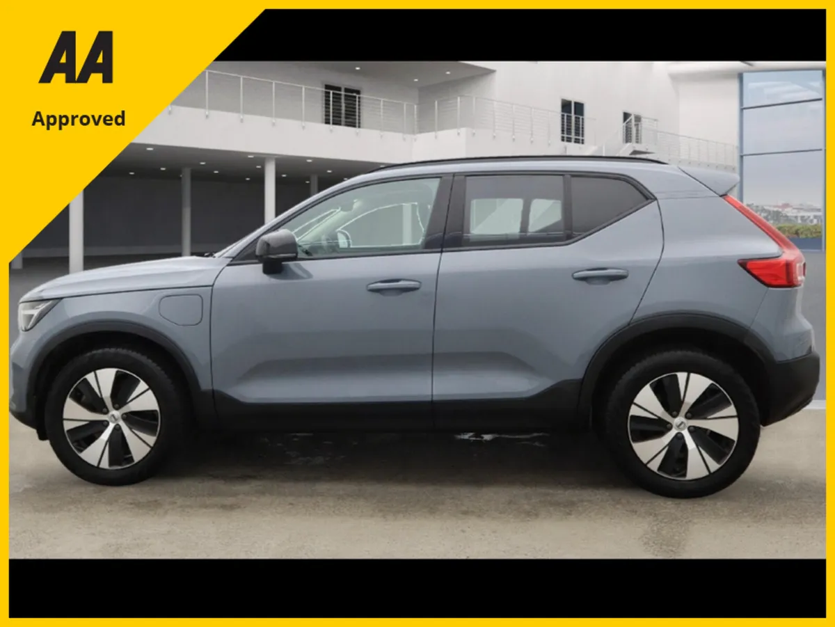 Volvo XC40 2022 XC40 Petrol Plug In Hybird Plus Da - Image 4