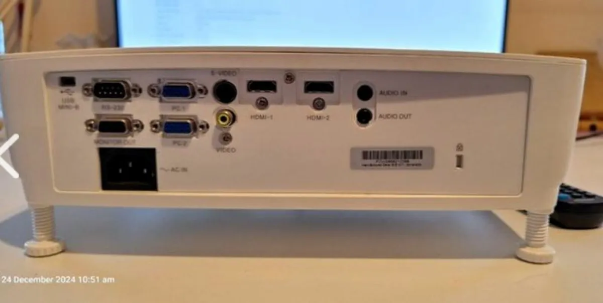 Vivitek DW265 Projector with screen. - Image 2