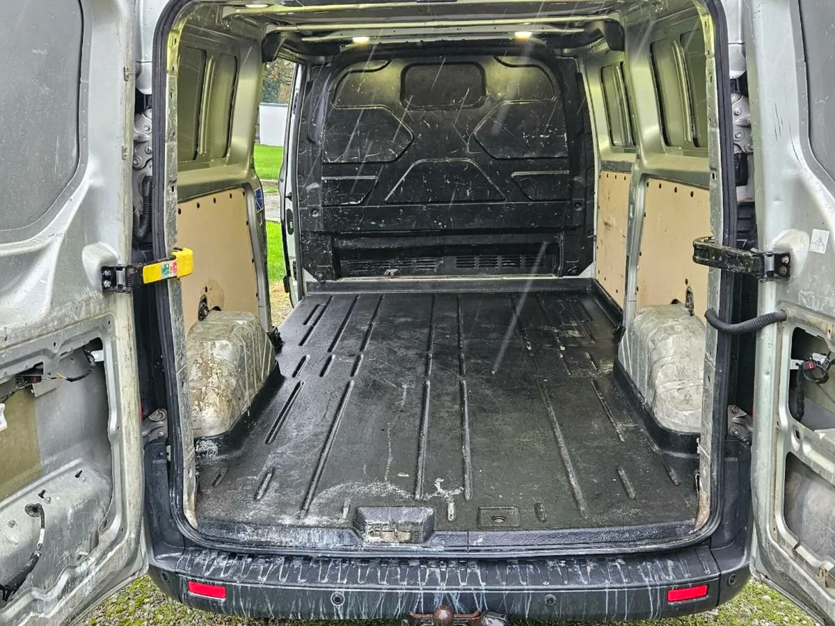 Ford Transit Custom 125ps 290L - Image 4