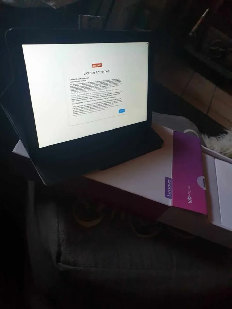 Tablet 10.1 inch Used tablet with 16gb of storage - Image 1