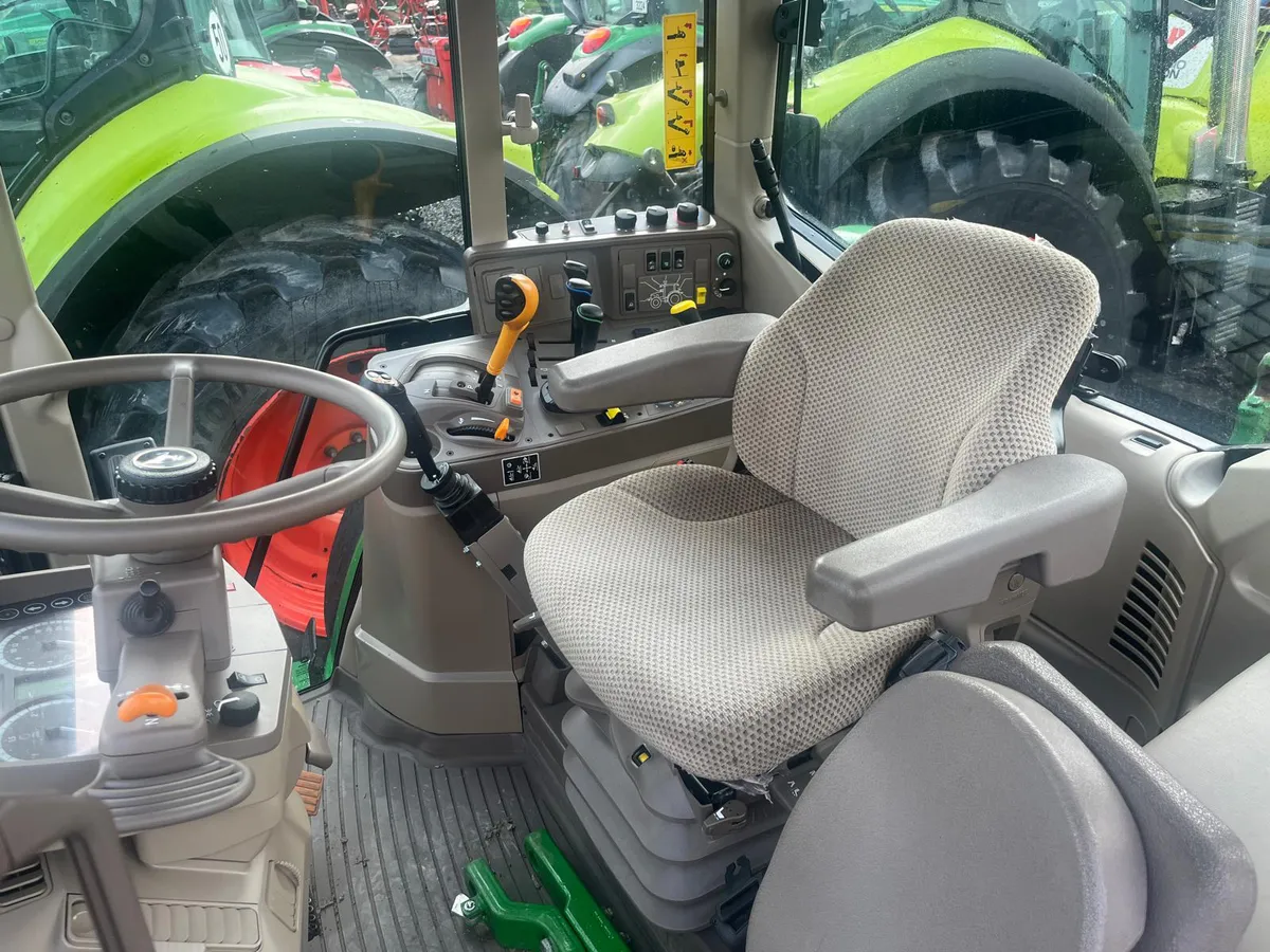 2019 John Deere 6120M - Image 4