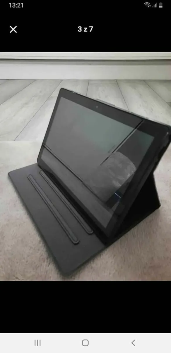 Tablet 10.1 inch Used tablet with 16gb of storage - Image 3