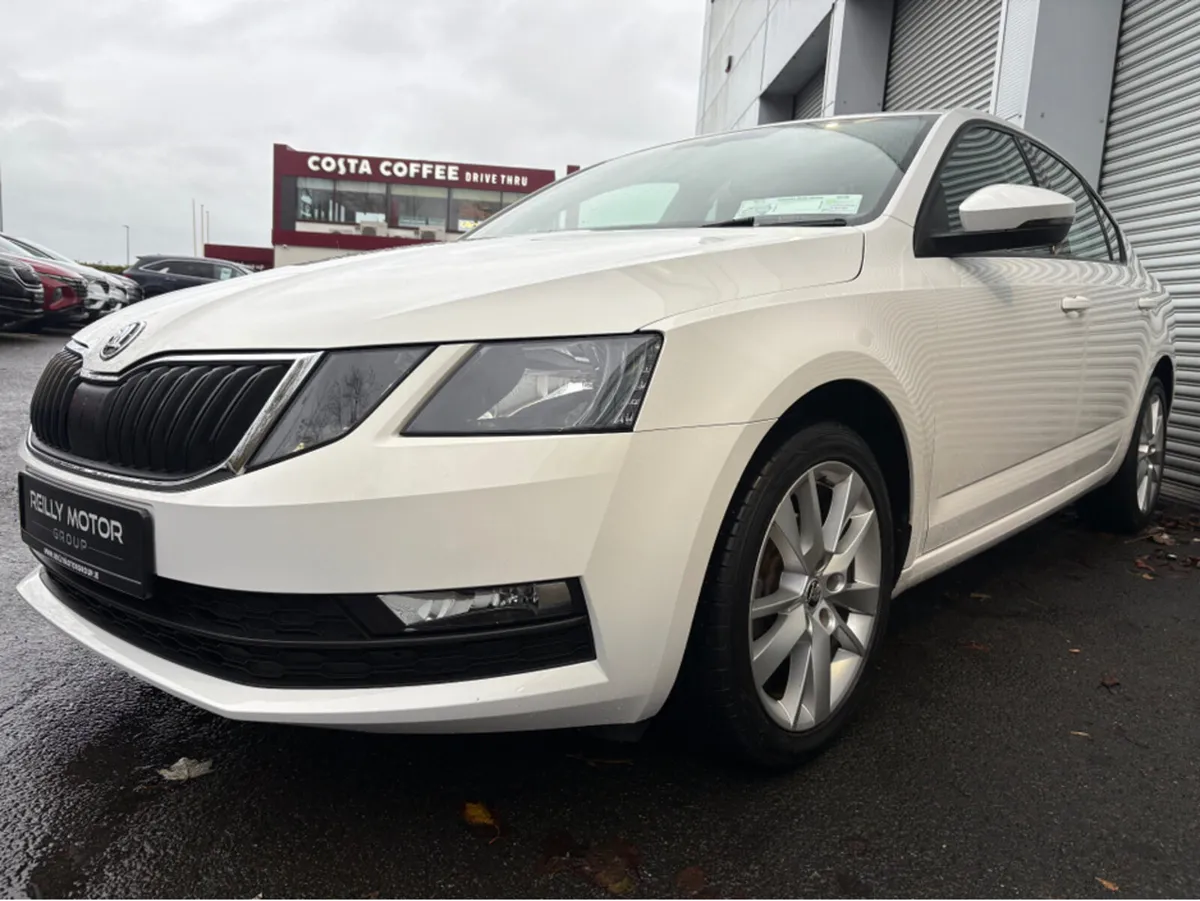 Skoda Octavia 1.6 DIESEL AMBITION - Image 3