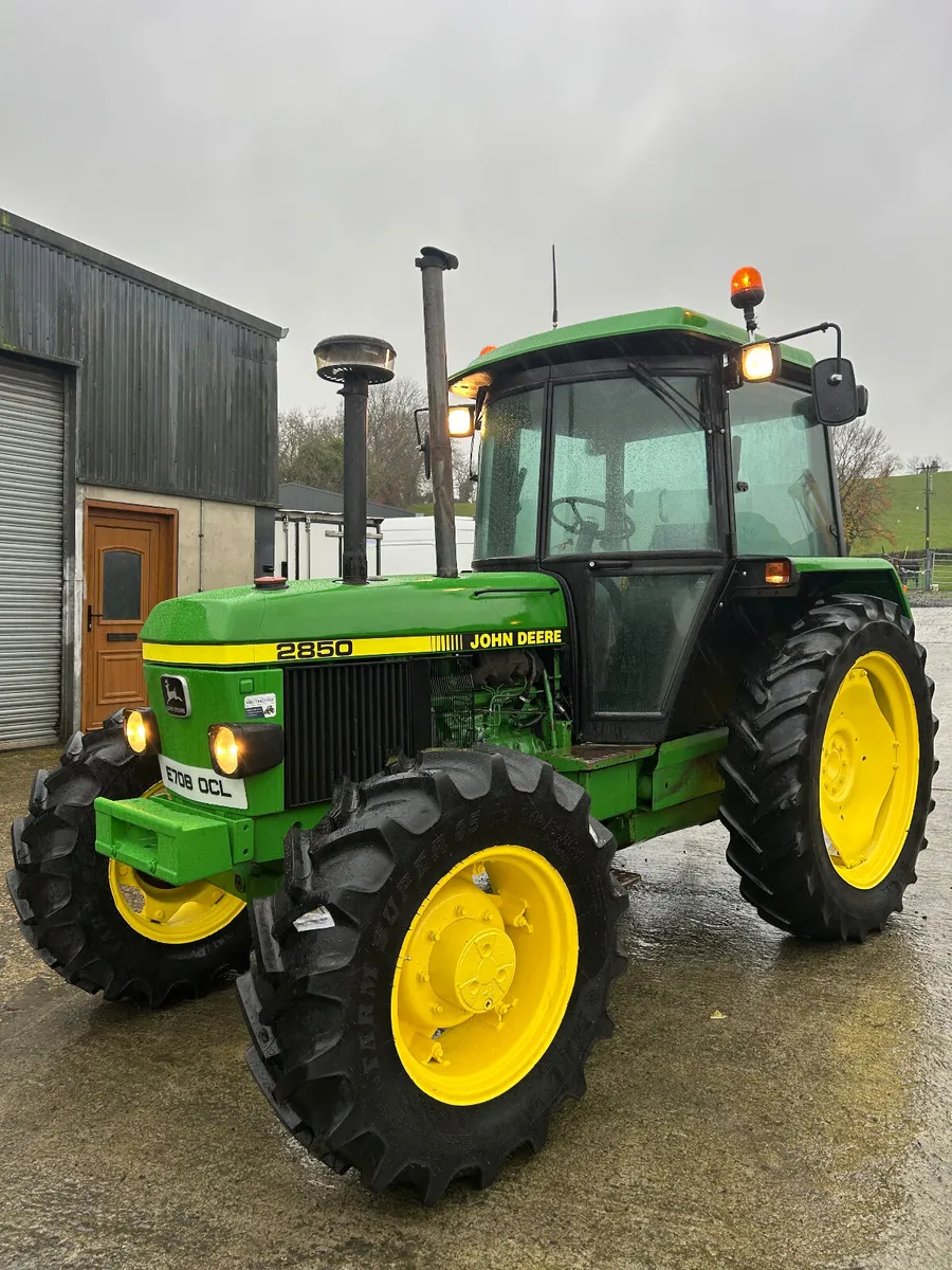 John Deere 2850 - Image 1