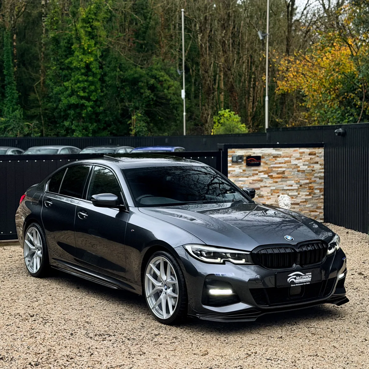 2020 (202)  BMW 330e M-SPORT  290BHP  **SUNROOF** - Image 1