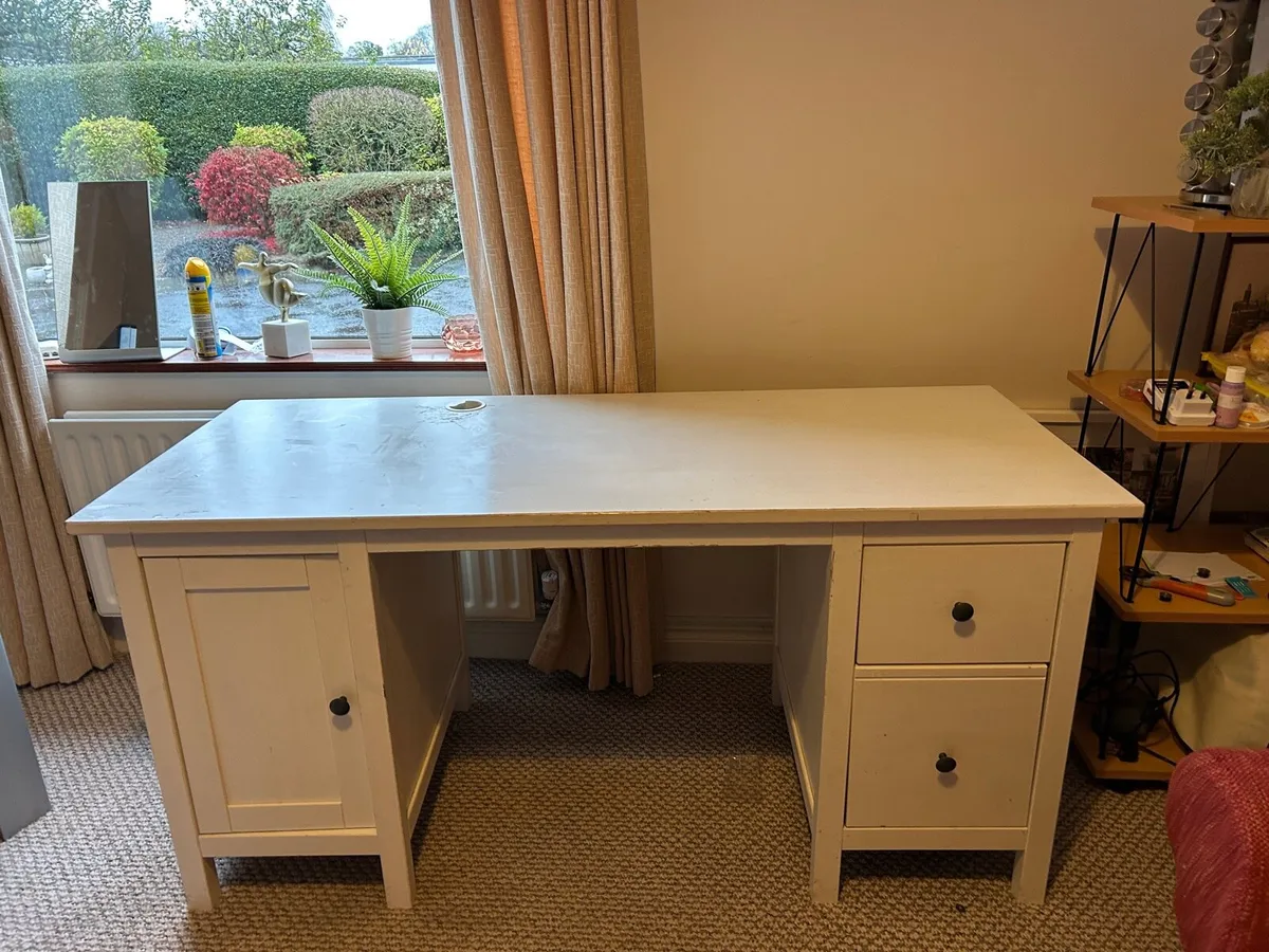 White wooden desk - Image 1