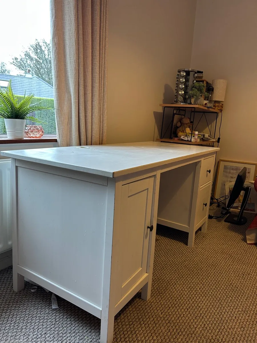 White wooden desk - Image 2
