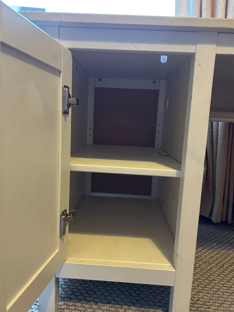 White wooden desk - Image 3