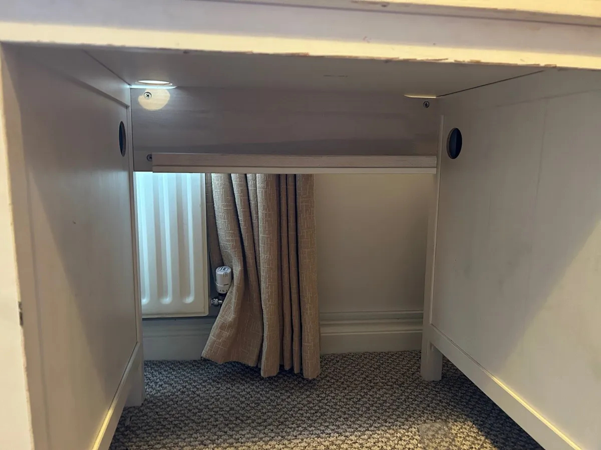 White wooden desk - Image 4