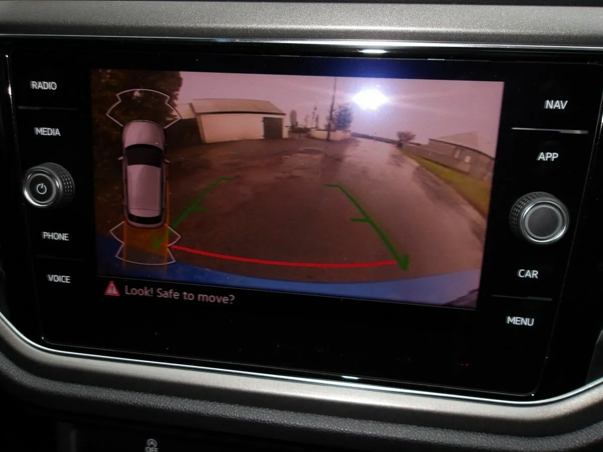 Volkswagen T-Roc 2.0 TDI 115bhp Design - Image 2