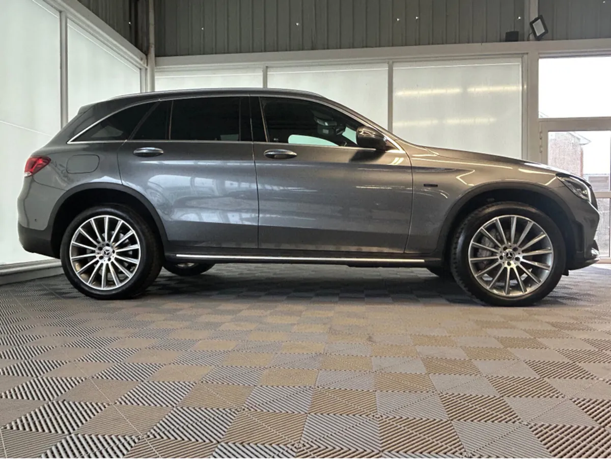 Mercedes-Benz GLC 300 AMG LINE PREMIUM DE 4MATIC - Image 4