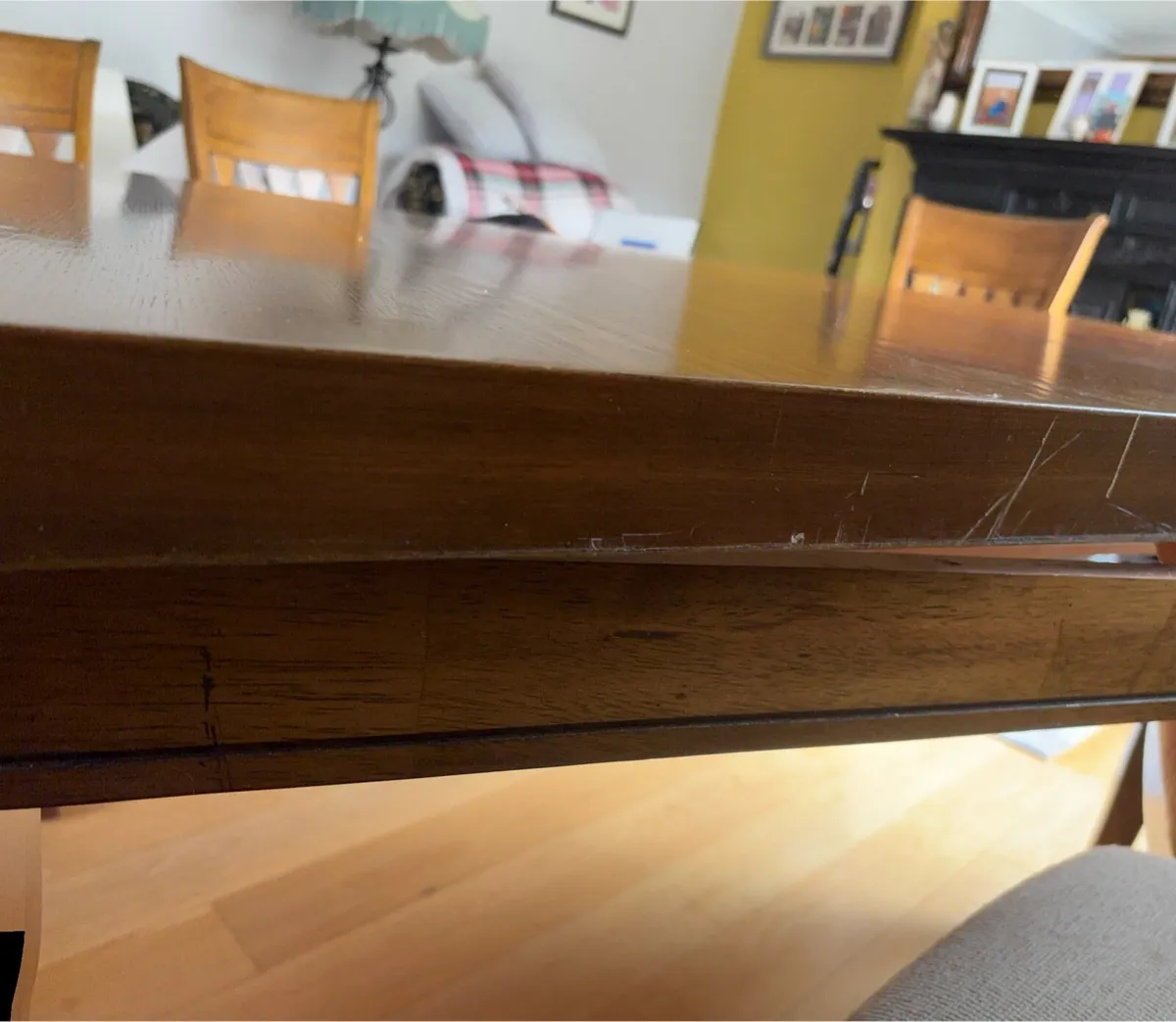 Table and chairs - Image 3