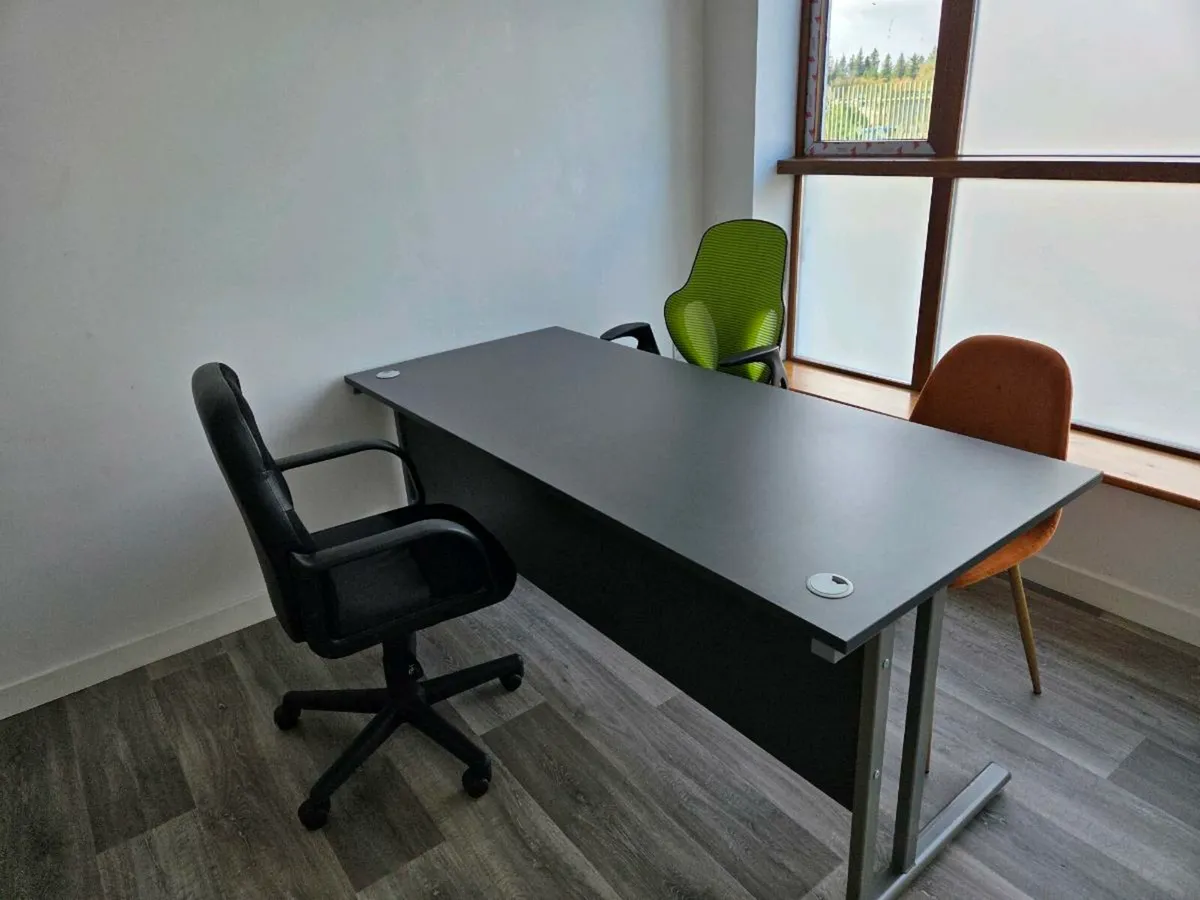 Office desks - Image 2