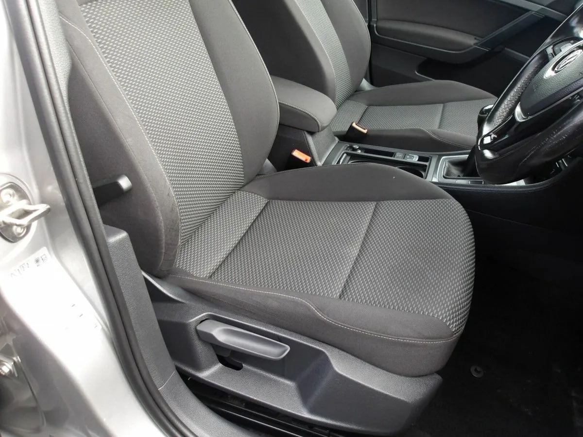 Volkswagen Golf 1.6 TDI 115HP SPORTS - Image 2