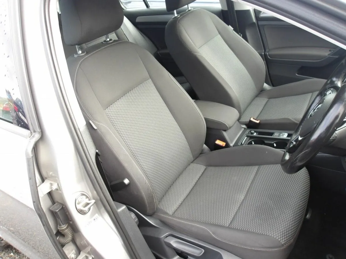 Volkswagen Golf 1.6 TDI 115HP SPORTS - Image 4