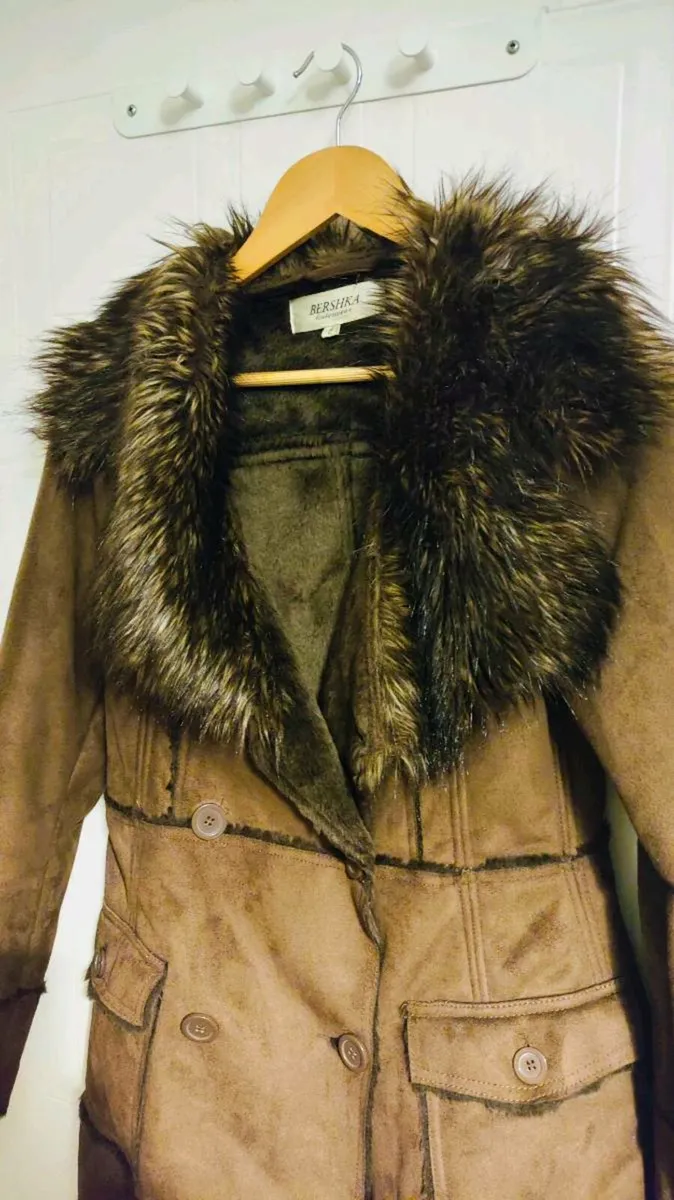 🧥 Cozy Elegance for Winter — Bershka Faux Fur Coa - Image 2