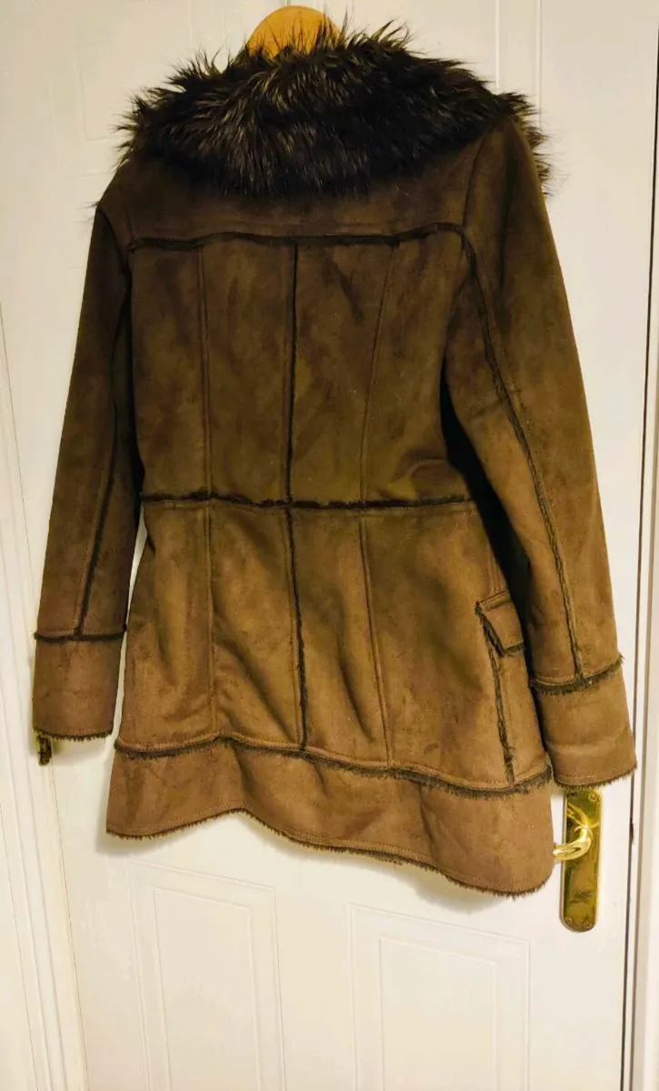 🧥 Cozy Elegance for Winter — Bershka Faux Fur Coa - Image 3