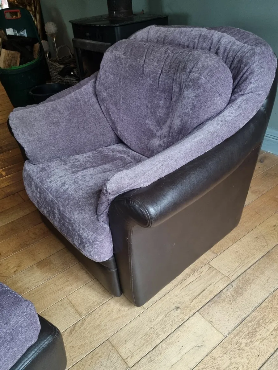 Arm chair and footstool - Image 3