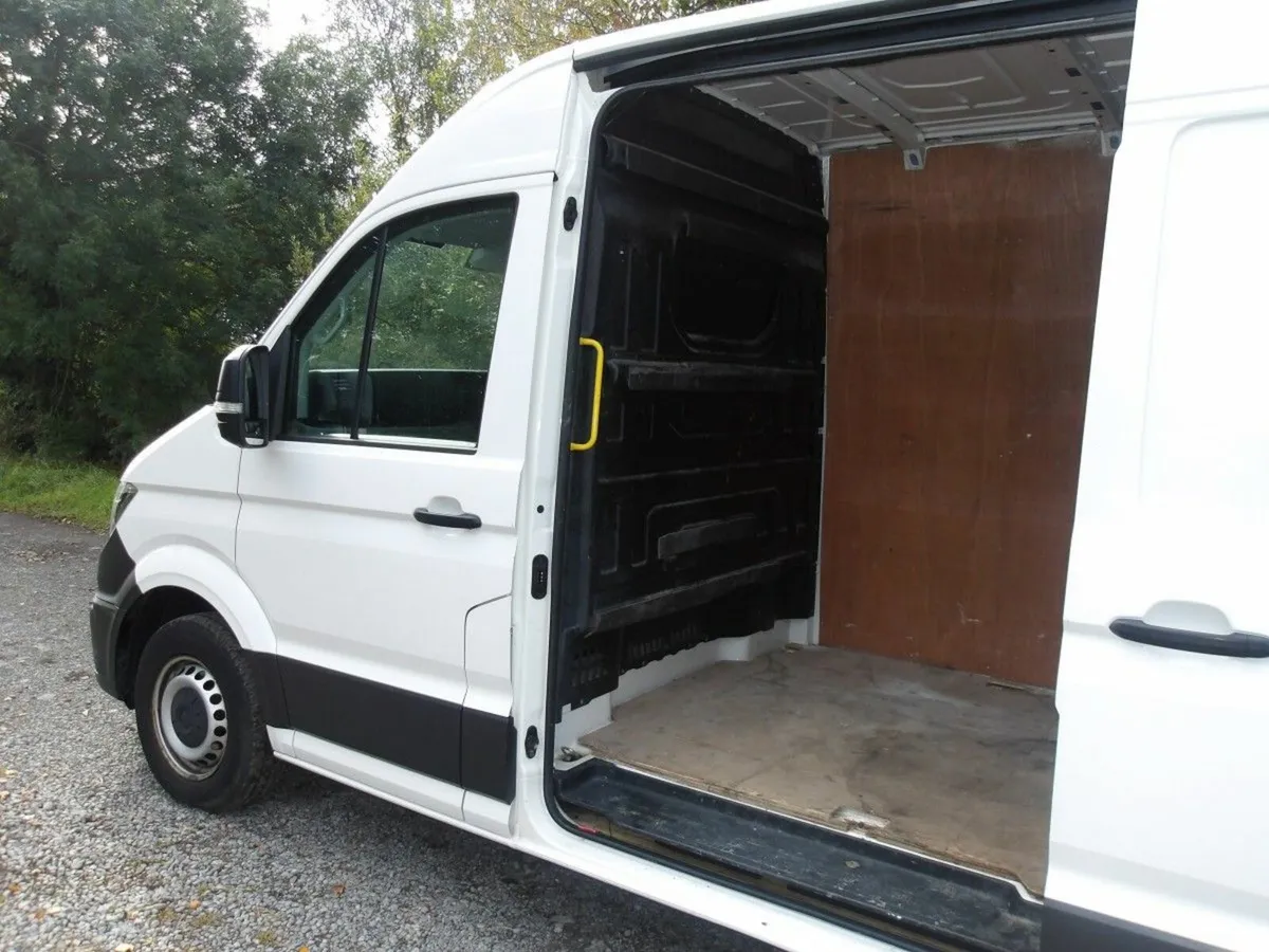 Volkswagen Crafter CRAFTER 30 MWB 140BHP  M6F 5DR - Image 4