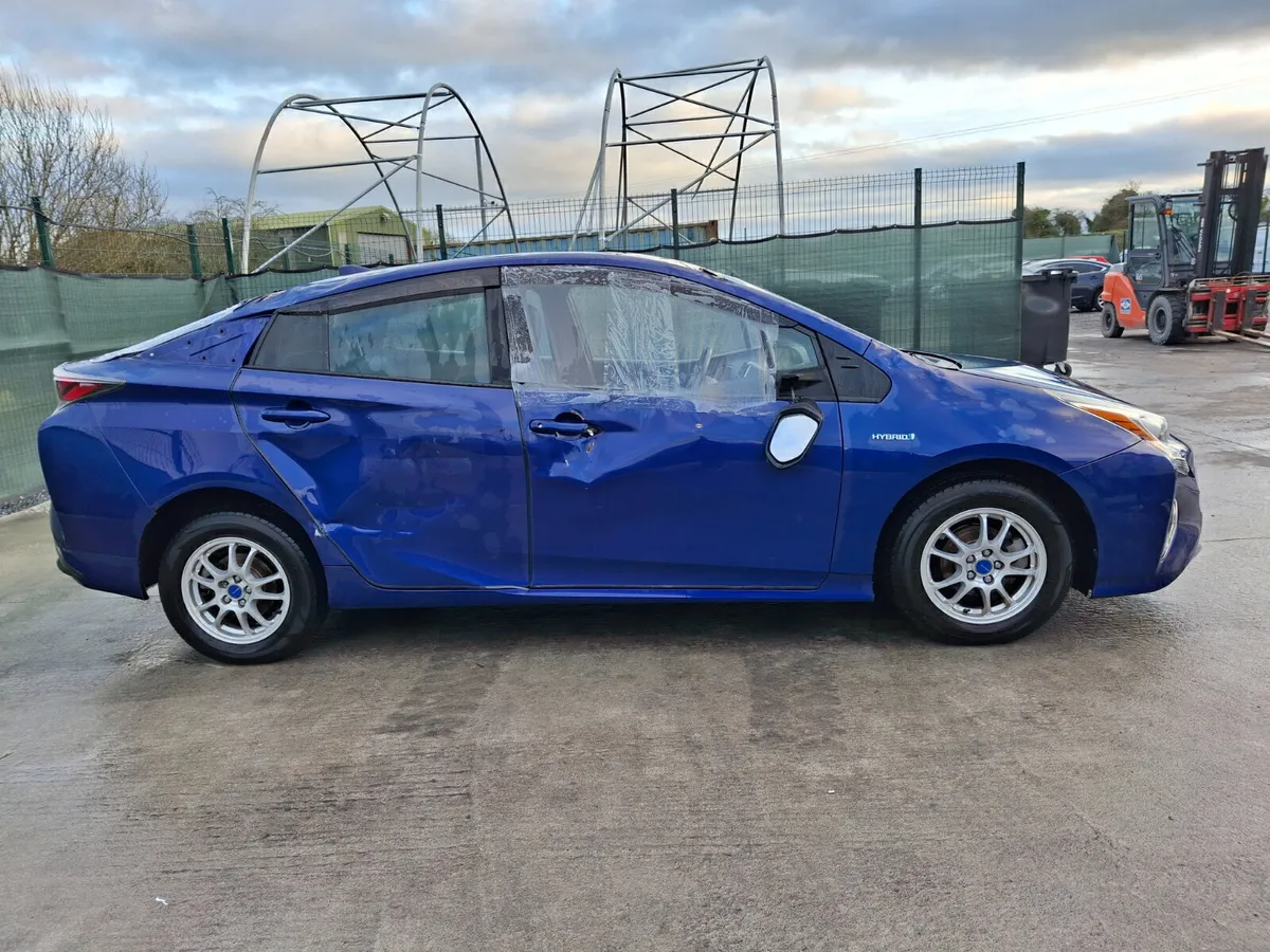 *2016 Toyota Prius 1.8L Hybrid  Automatic - Image 3