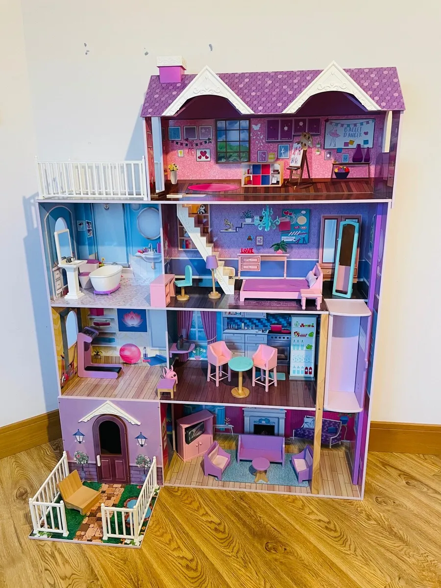 Large doll house - Image 1